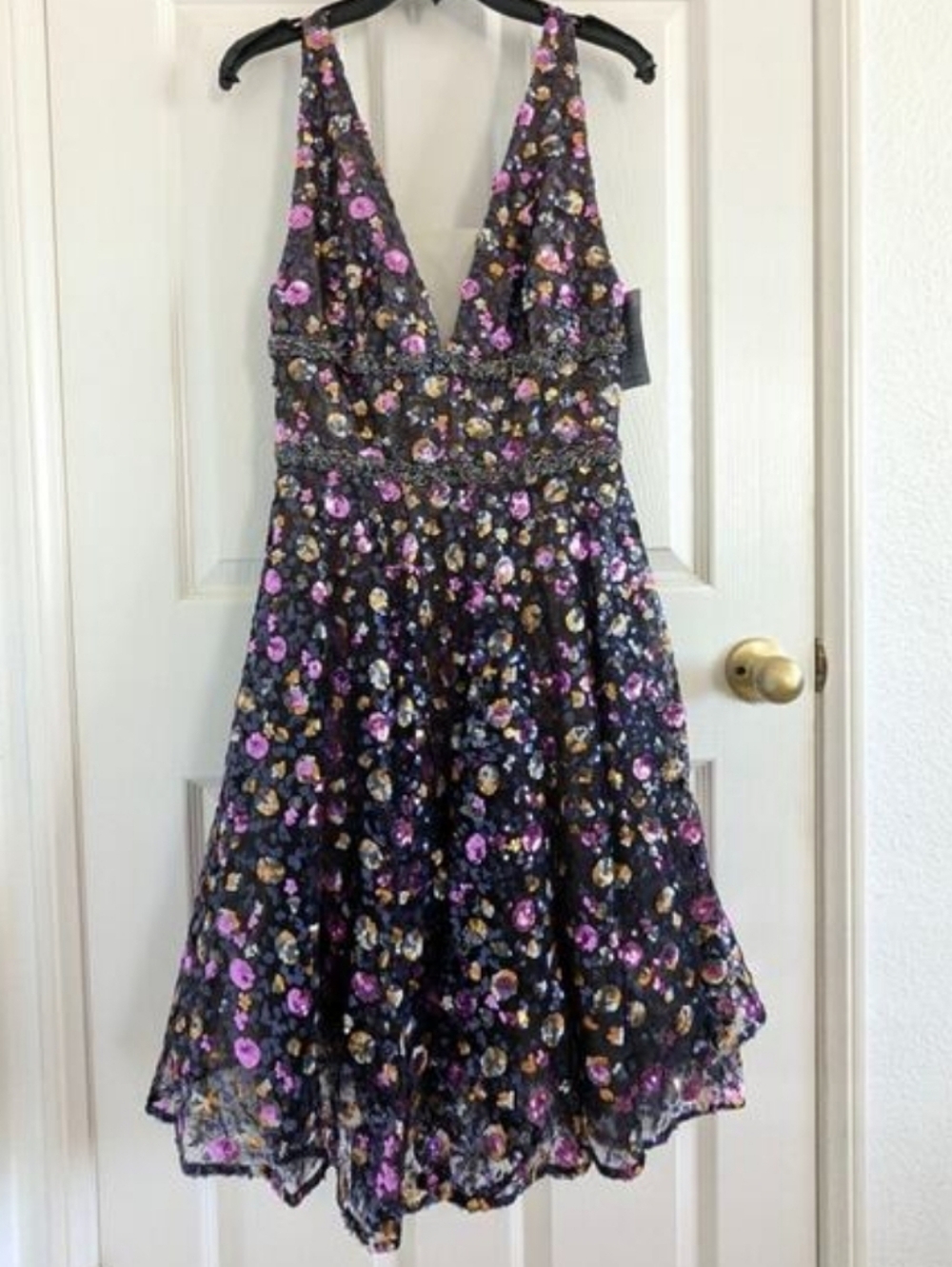 V-Neck Floral Sequin Cocktail Dress Bronx and Banco - Picture 6 of 6